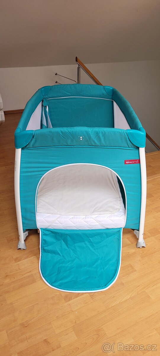 Skládací postýlka