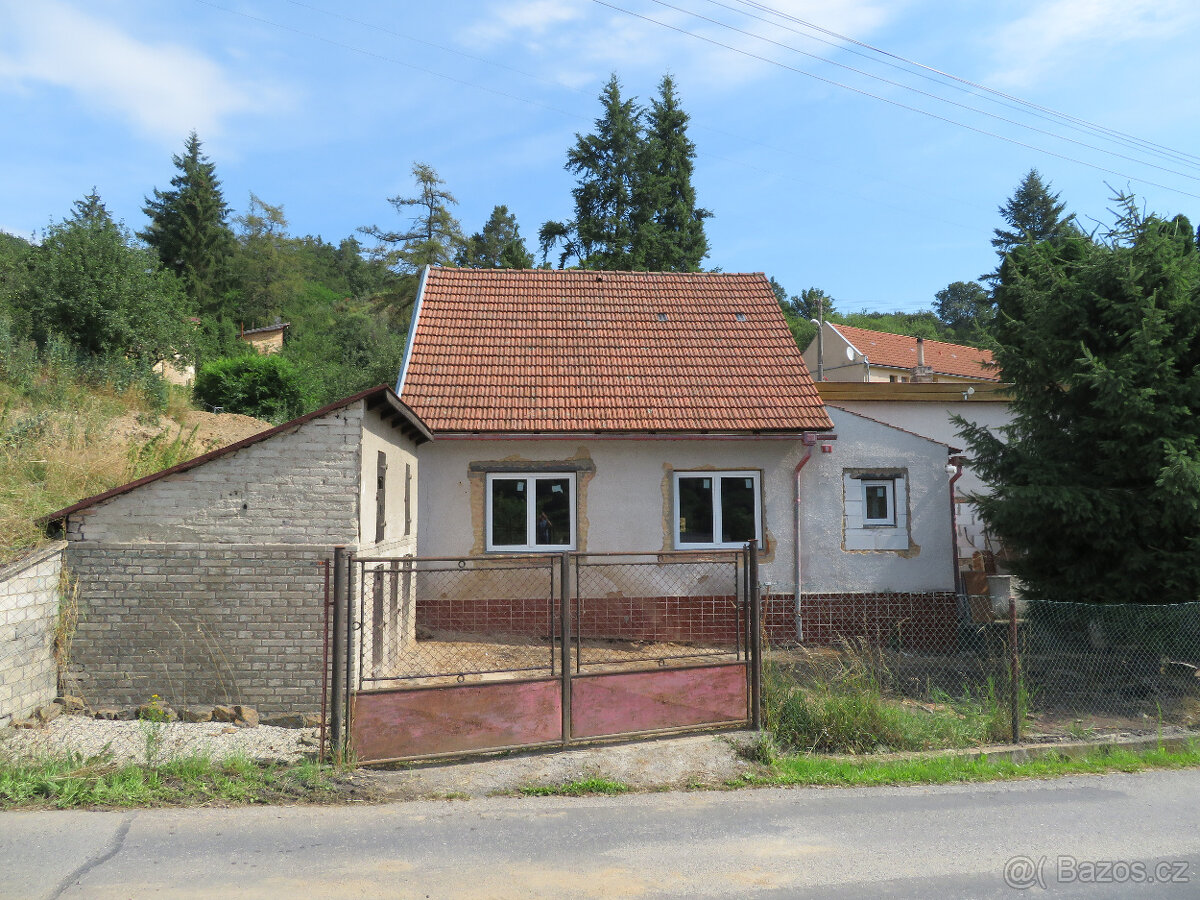 Rodinný dům k dokončení se zahradou a parkováním