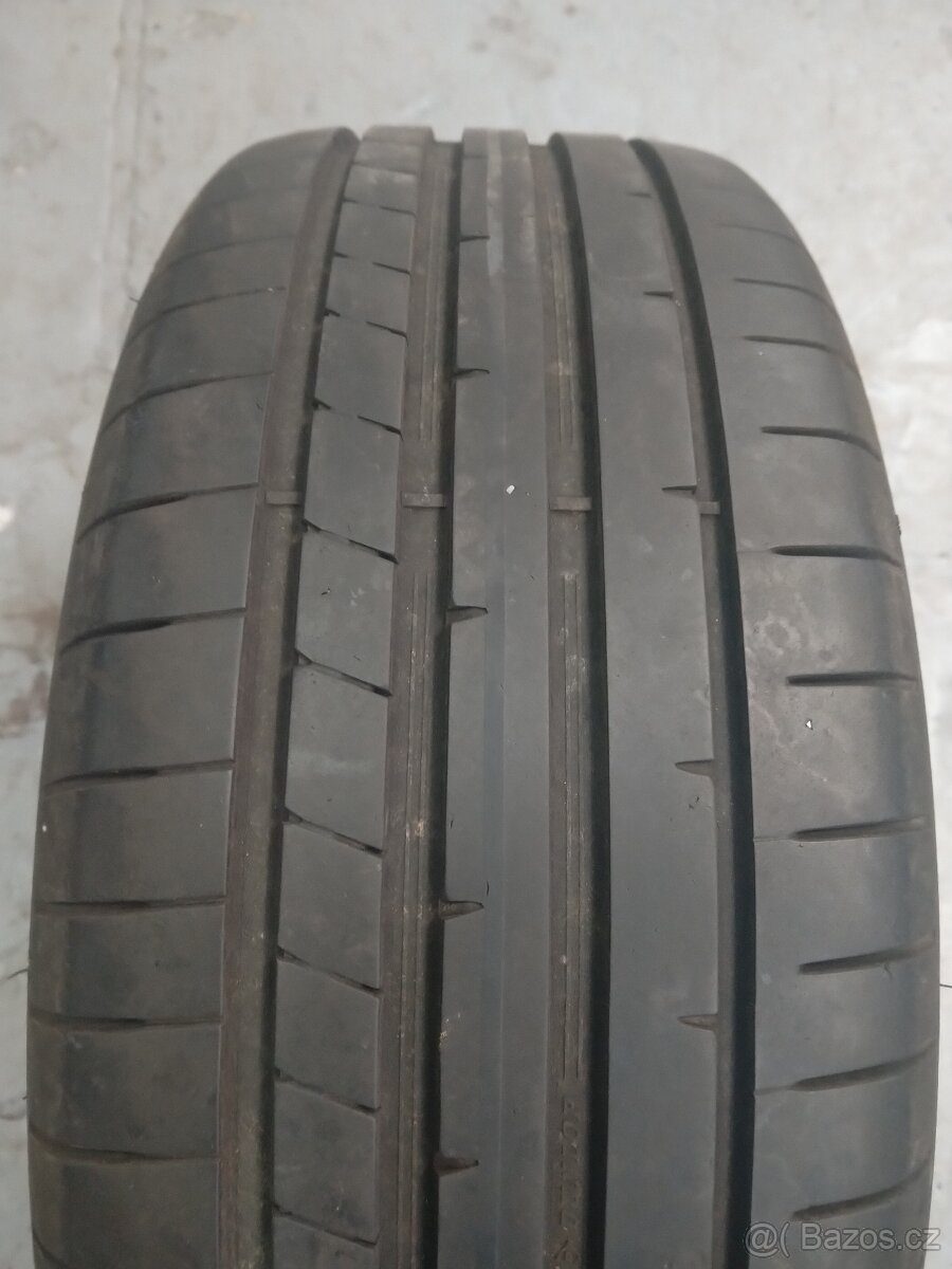 1x letní pneu Dunlop 225/50 ZR17.