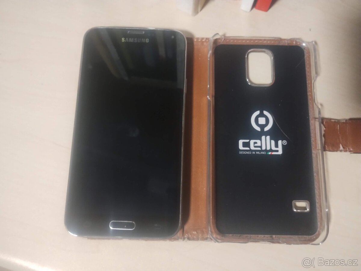 Samsung Galaxy S5 velmi zachovalý