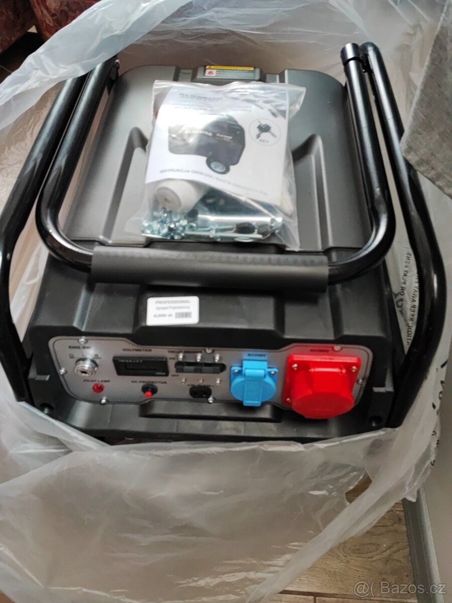 Centrála 7.3 kW 1x 400v 1x 240v USB a 12 v