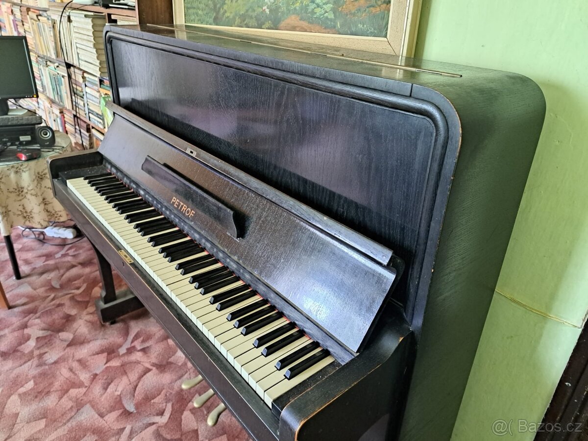 Pianino PETROF