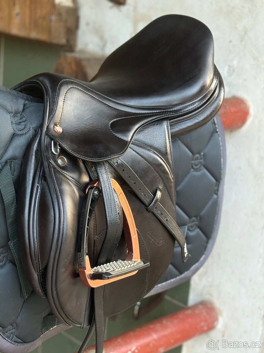 Prestige skokové sedlo Meredith 17/32
