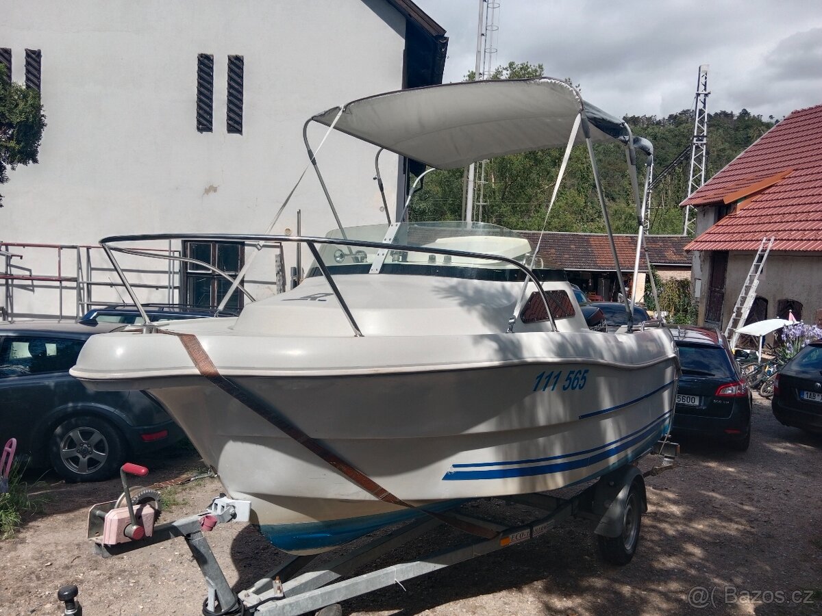 Quicksilver 450 30ps s vlekem Harbeck 750kg