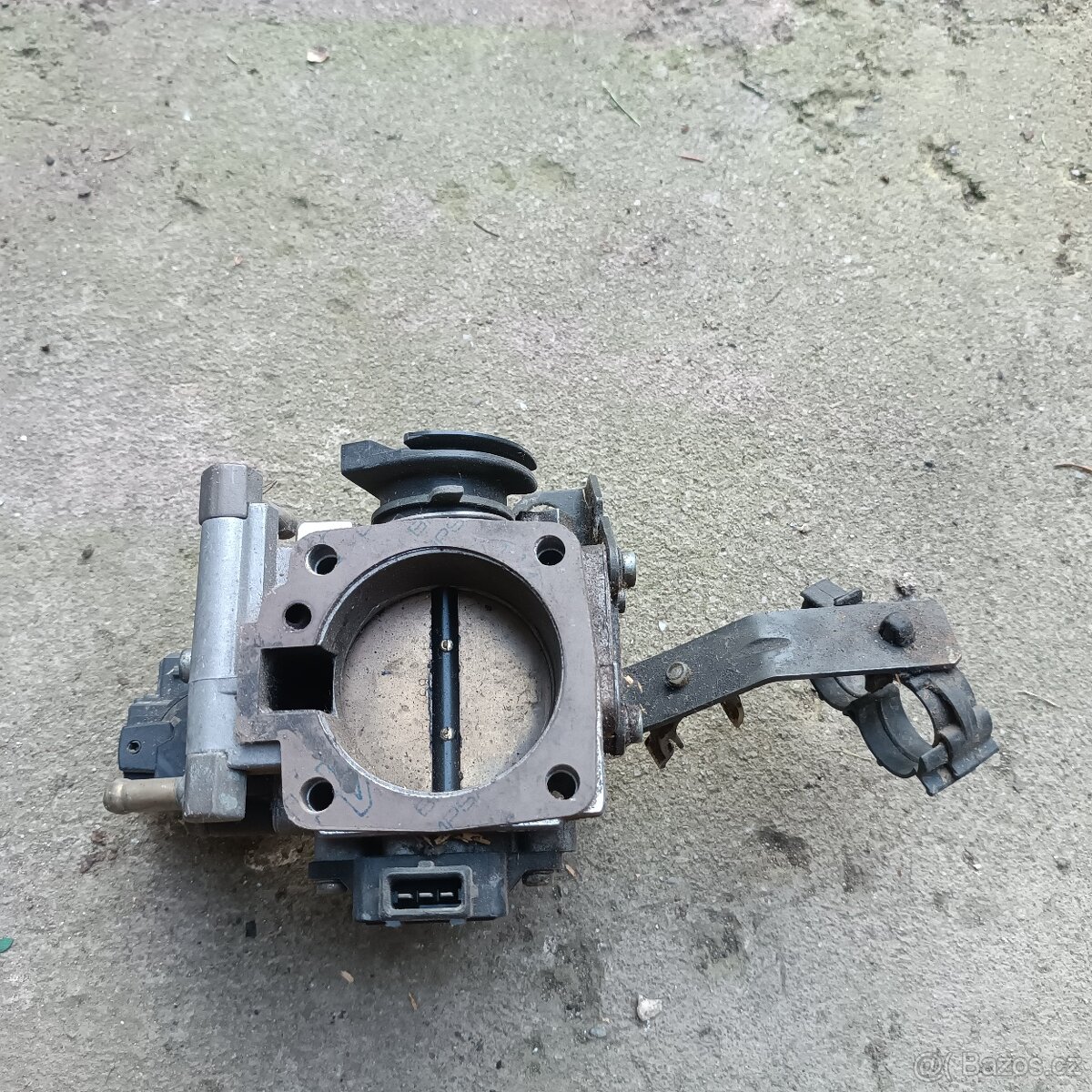 Alfa Romeo 145 škrtící klapka