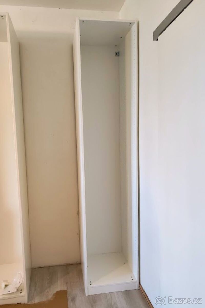 Bílá skříň IKEA PAX (rám 50 cm)