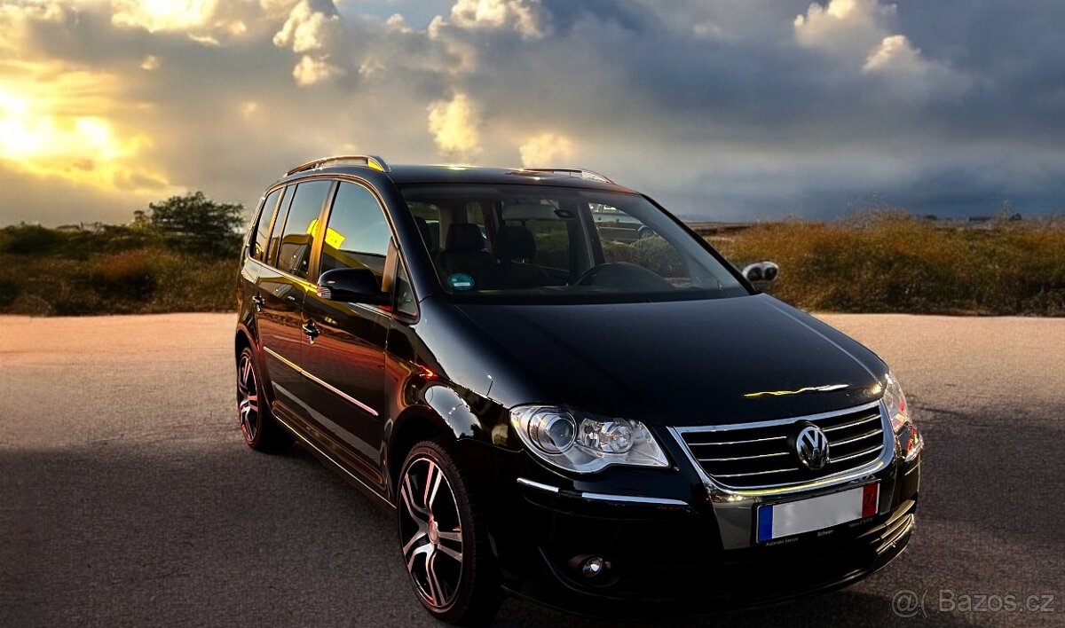Touran 2.0tdi 125kwRS AdaptBiXenony Webasto Parktronik Zaves