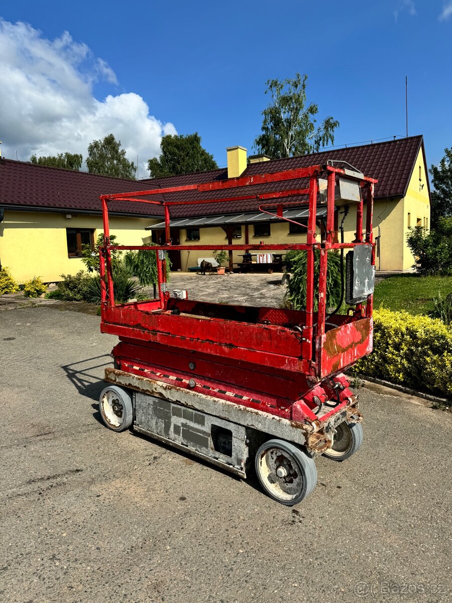 Skyjack Electric Wheeled Scissor Lift,
