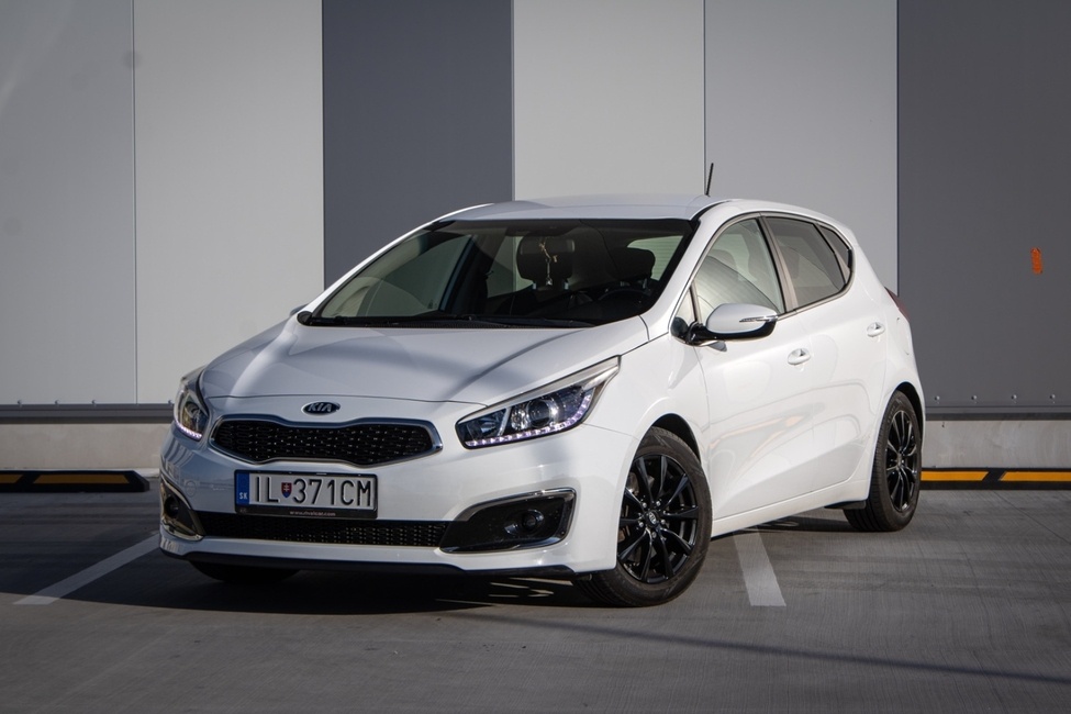 Kia Ceed 1.4 MPI, 74kW, Platinum, Uefa Edition 2016