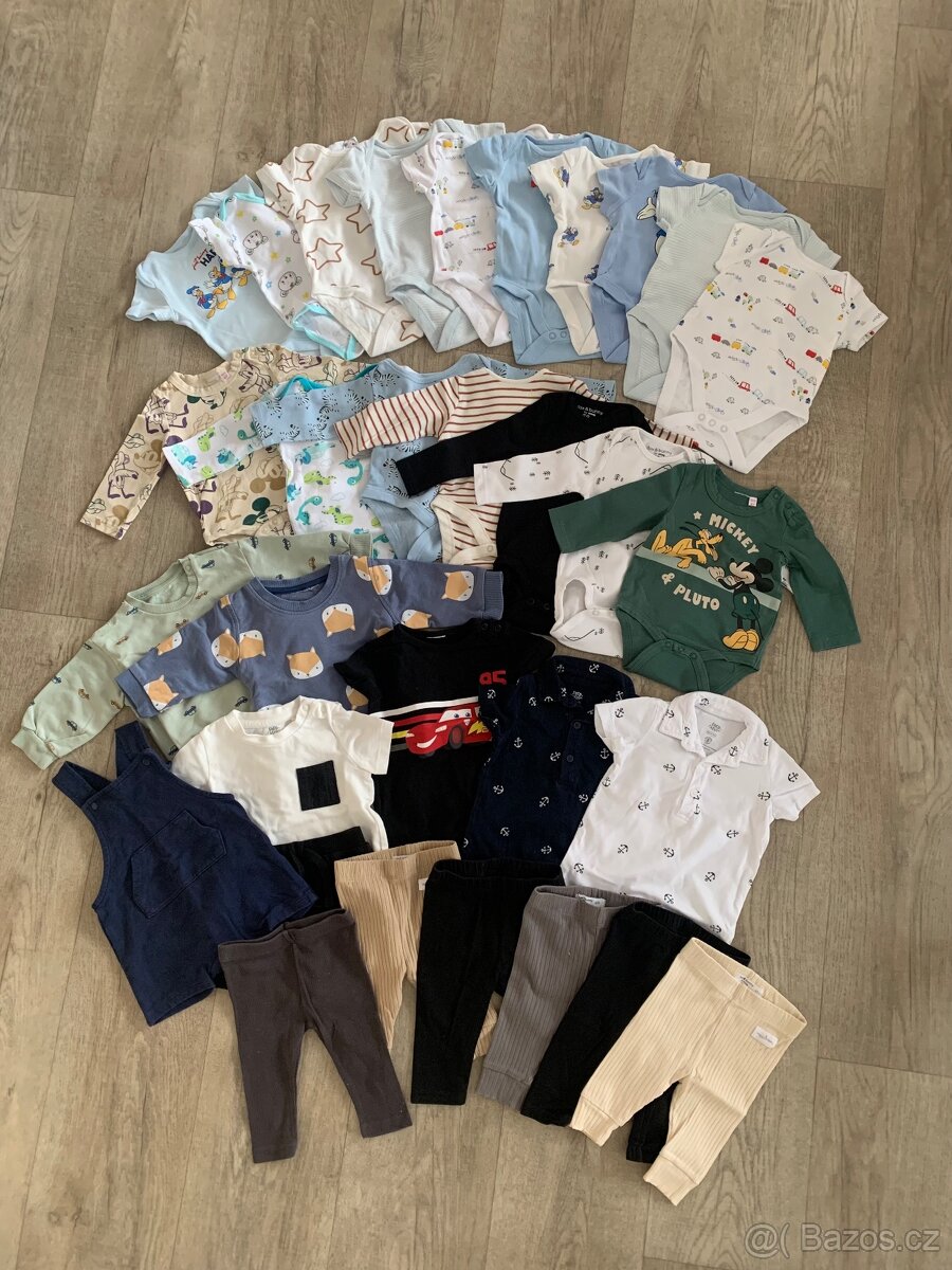 Balík oblečení pro chlapečka
