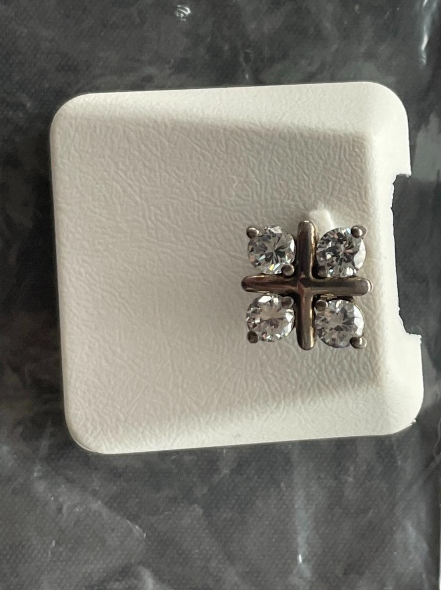 Stříbrný přívěsek 4 zirkony