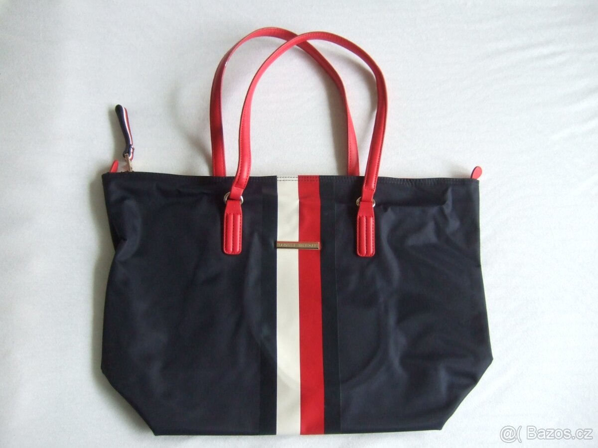 Kabelka Tommy Hilfiger.