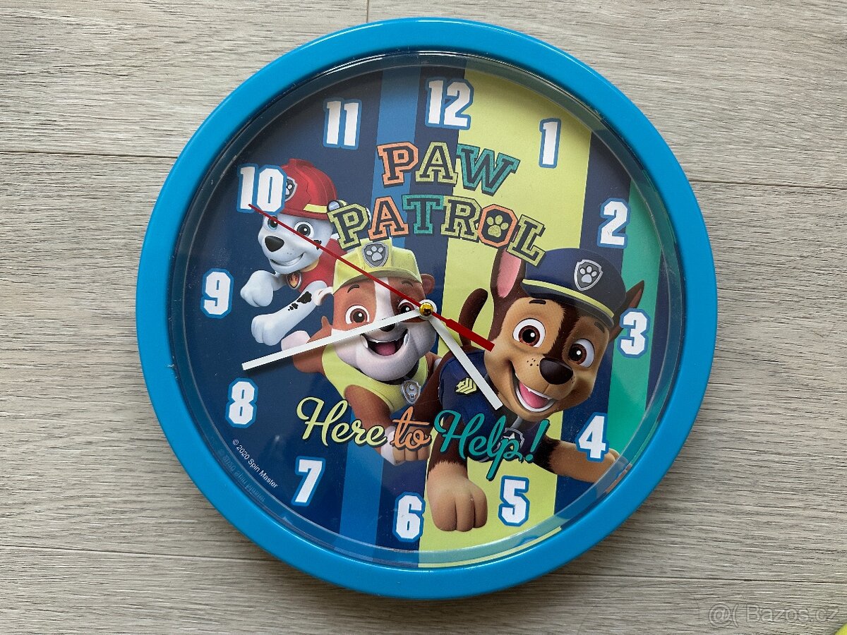 Modré nástěnné hodiny Tlapková patrola