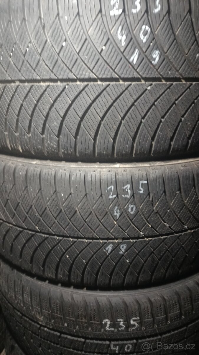 Zimní 235/40R19