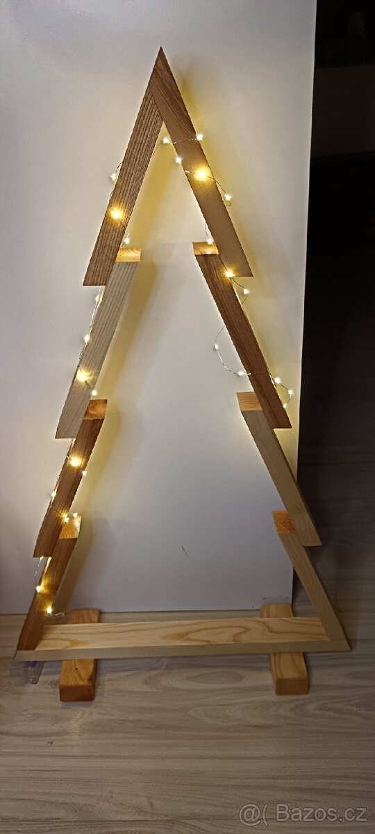Dřevěný vánoční stromeček