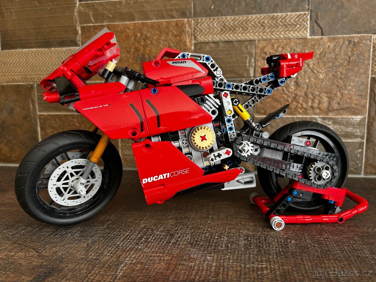 Lego motorka Ducati Panigale v4 R