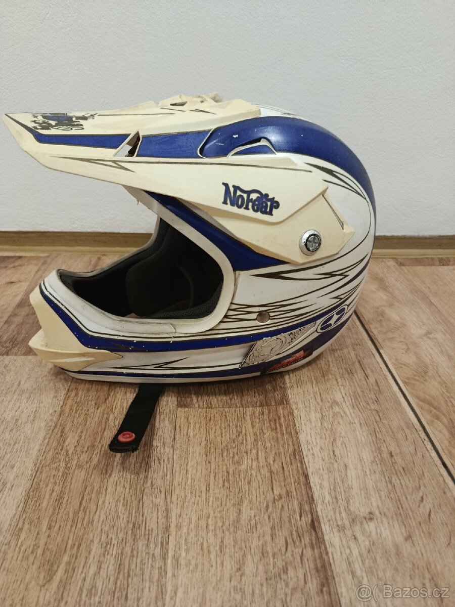 Motokrosová přilba