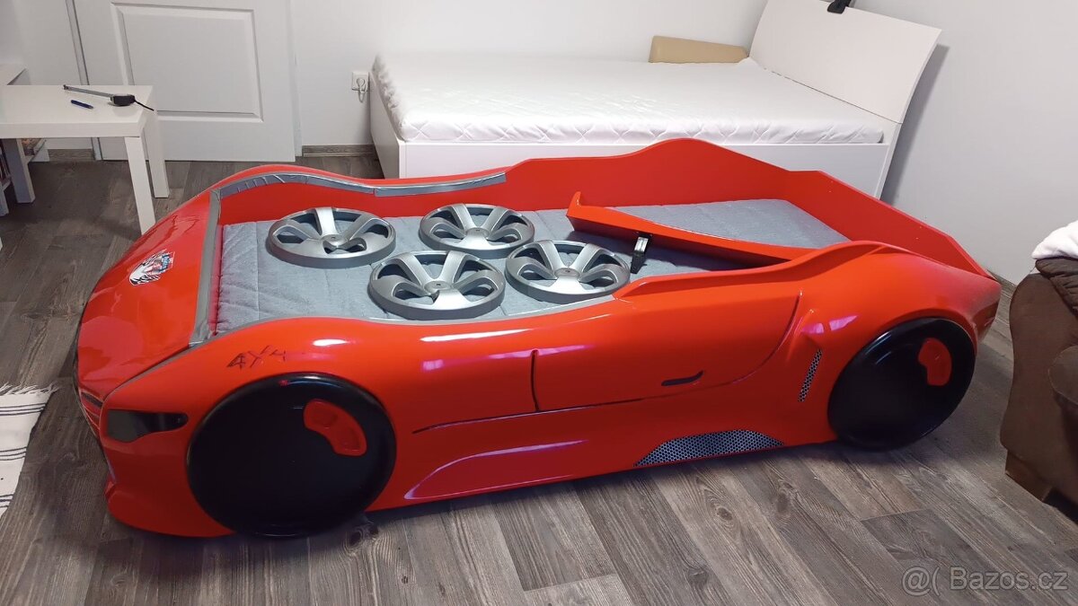 Dětská postel - závodní auto