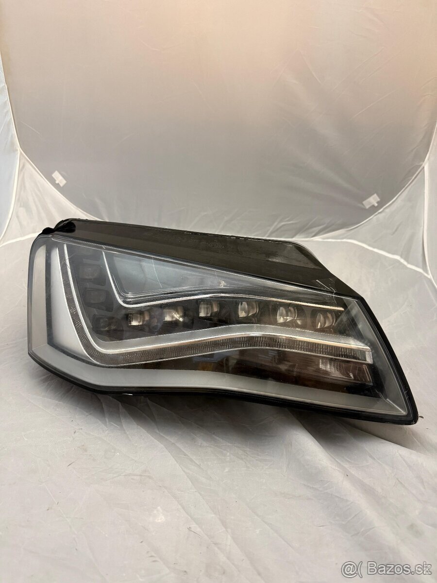 Svetlo Audi A8 D4