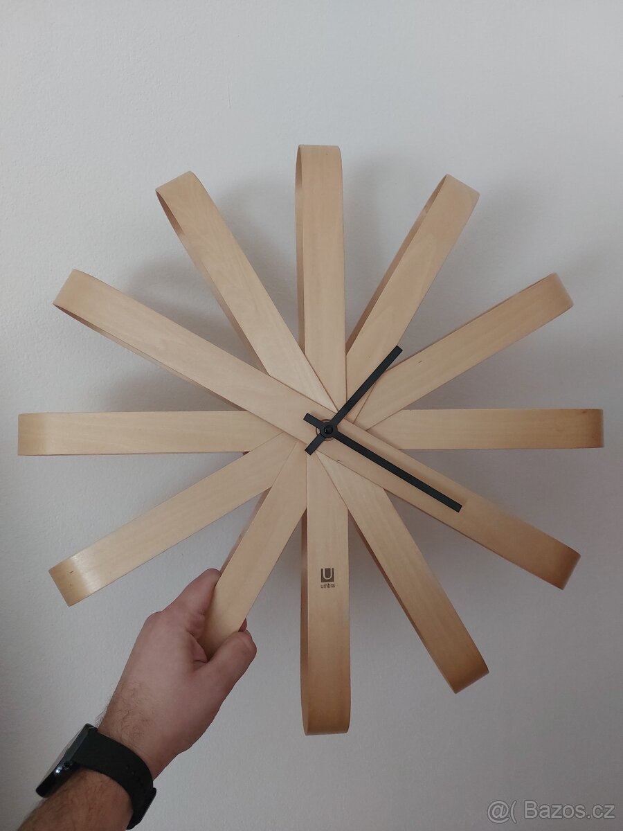 Designové hodiny Umbra