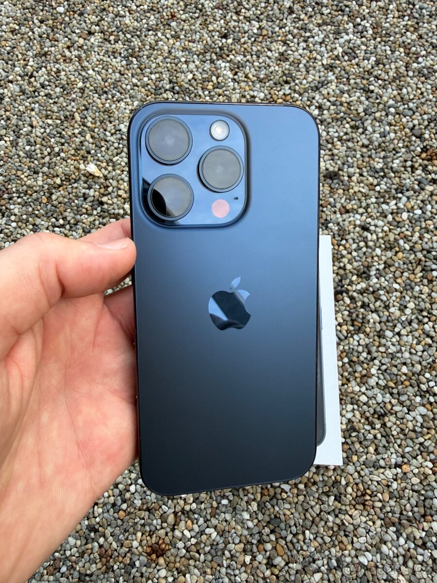 IPhone 15 pro - baterie 100%