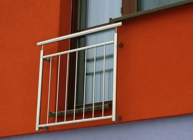 Nerezové zábradlí na francouzské okno na míru