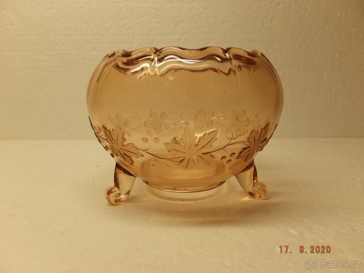Art Deco, moc hezká rosalinová dóza na nožičkách.