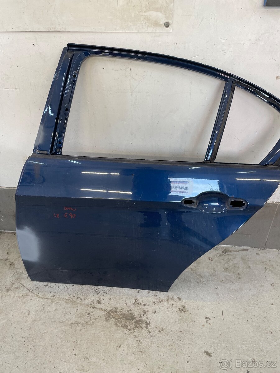 Levé zadní dveře bmw e90