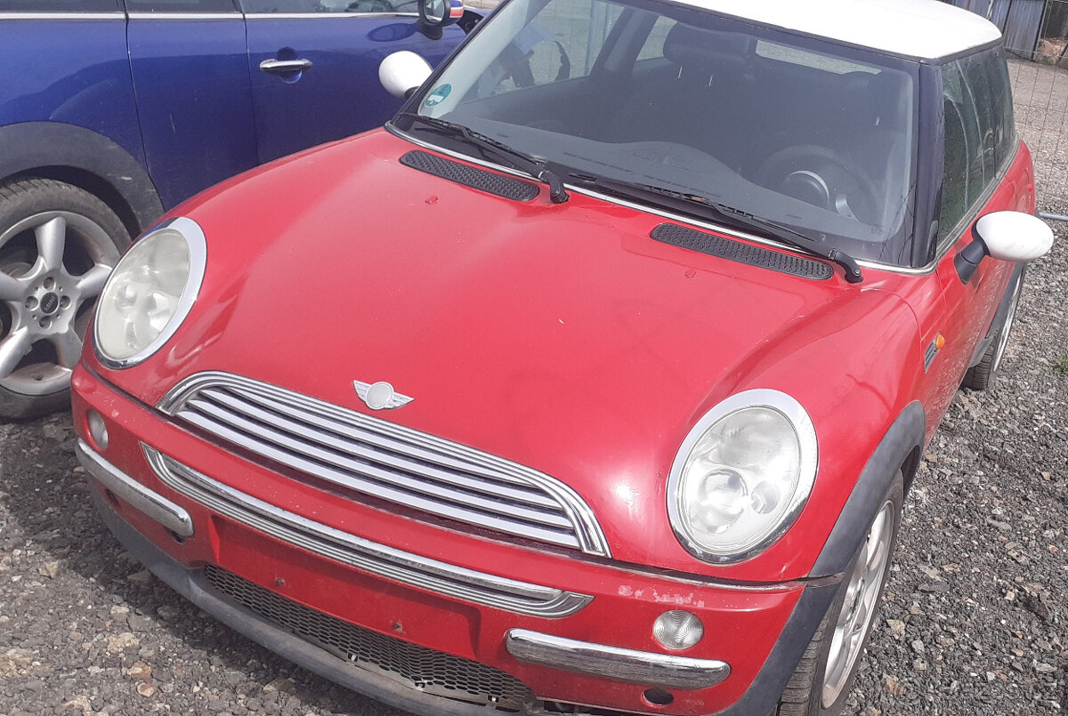 MINI Cooper S R50 / R53 - Náhradní díly z rozebíraného vozu