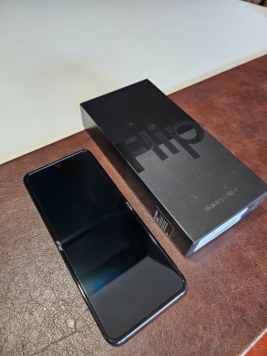 Samsung Galaxy Z Flip 4 5G 8GB/256 GB Černý- TOP STAV Z