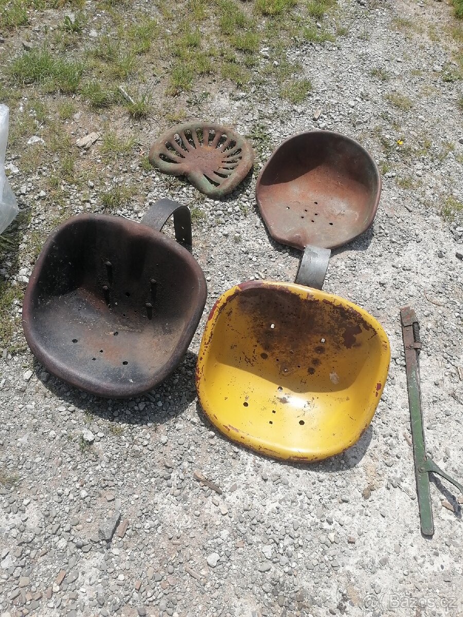 Sedačky na traktor, ruční brzda