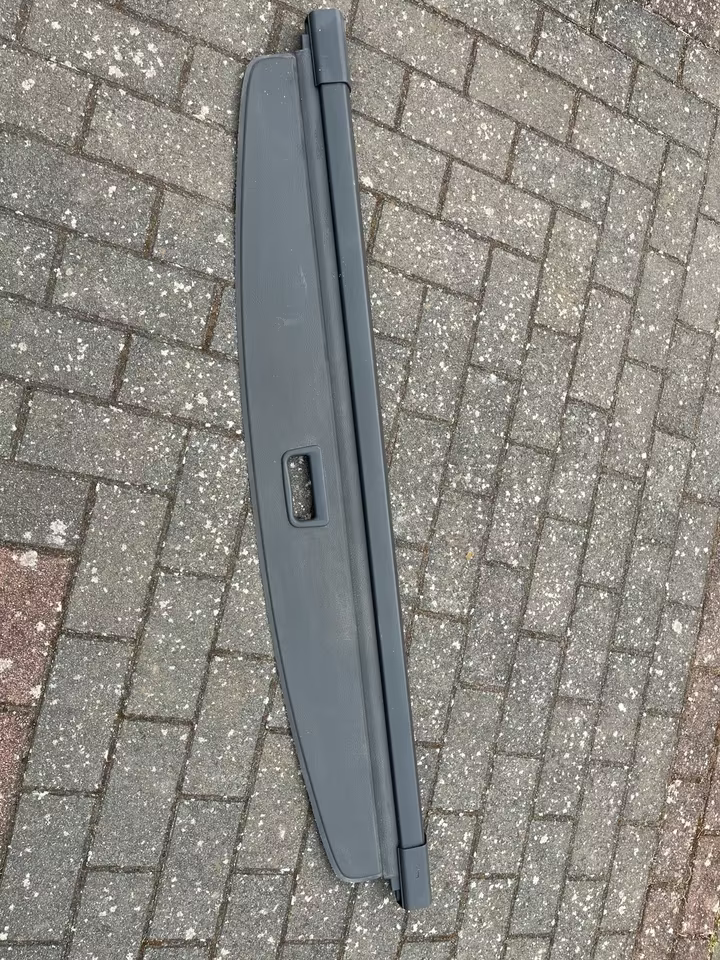 VW Touran r.v. 2010-15 - originální roleta kufru