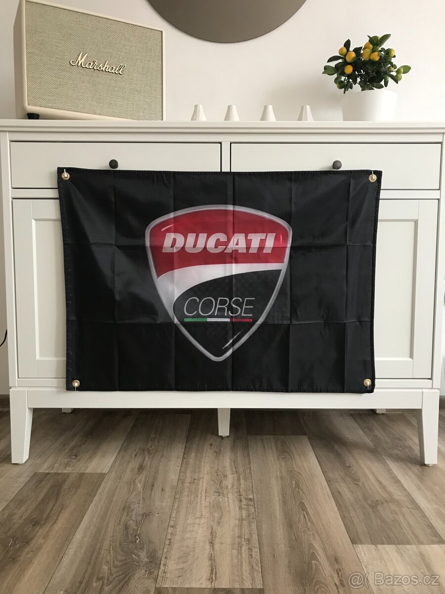 Vlajka Ducati logo
