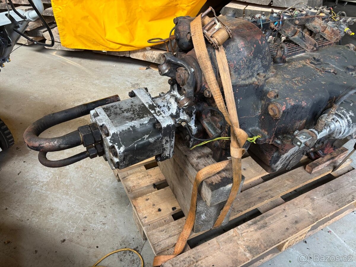 Hydraulické čerpadlo + vývod, TATRA 815 sklápěč S3 S1