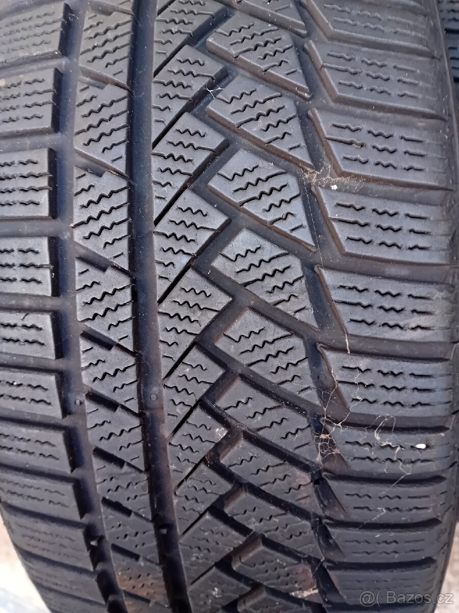 Prodám Sadu pneu 235/60/18 Continental Zimni TOP