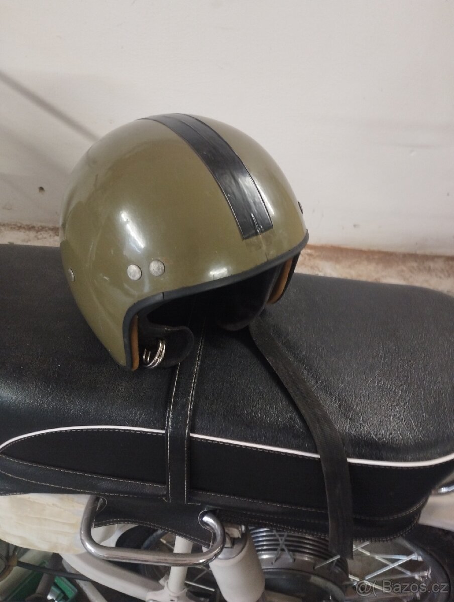 Přilba na motorku