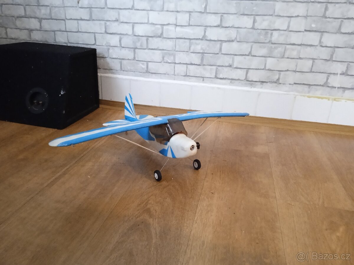 Letadlo na ovládání bez ovladače 2.4ghz