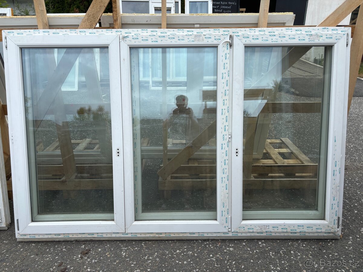 Okno PVC Trocal 2370x1470MM, trojkřídlé, dvojsklo, starší