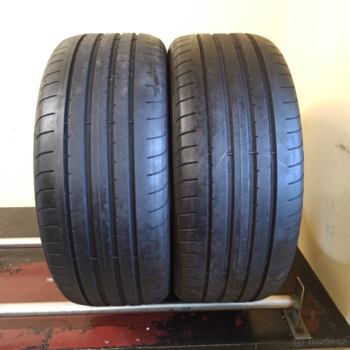 Goodyear 235/45 R18 94W 4-4,5mm