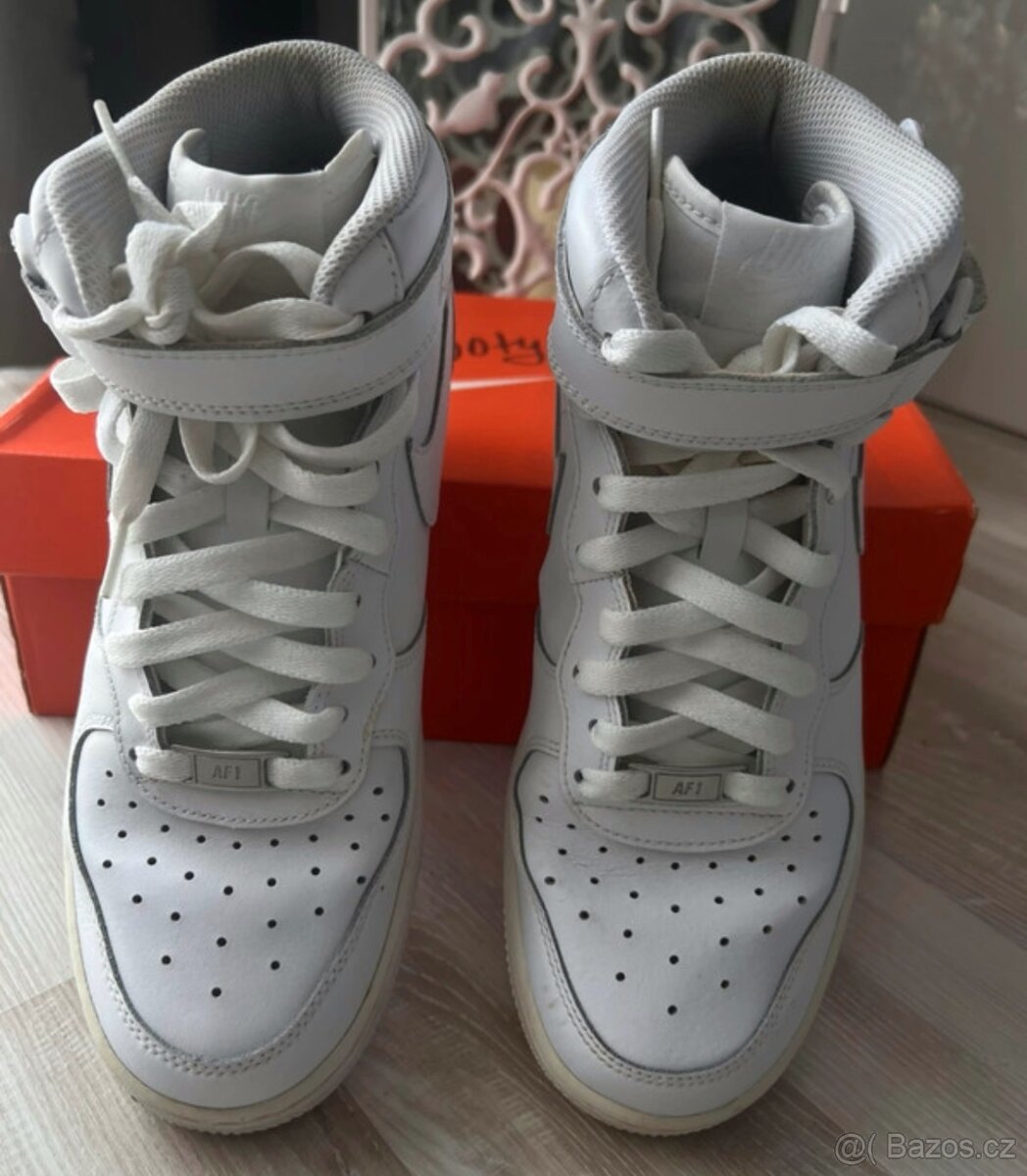 m Nike Air Force 1. Mid