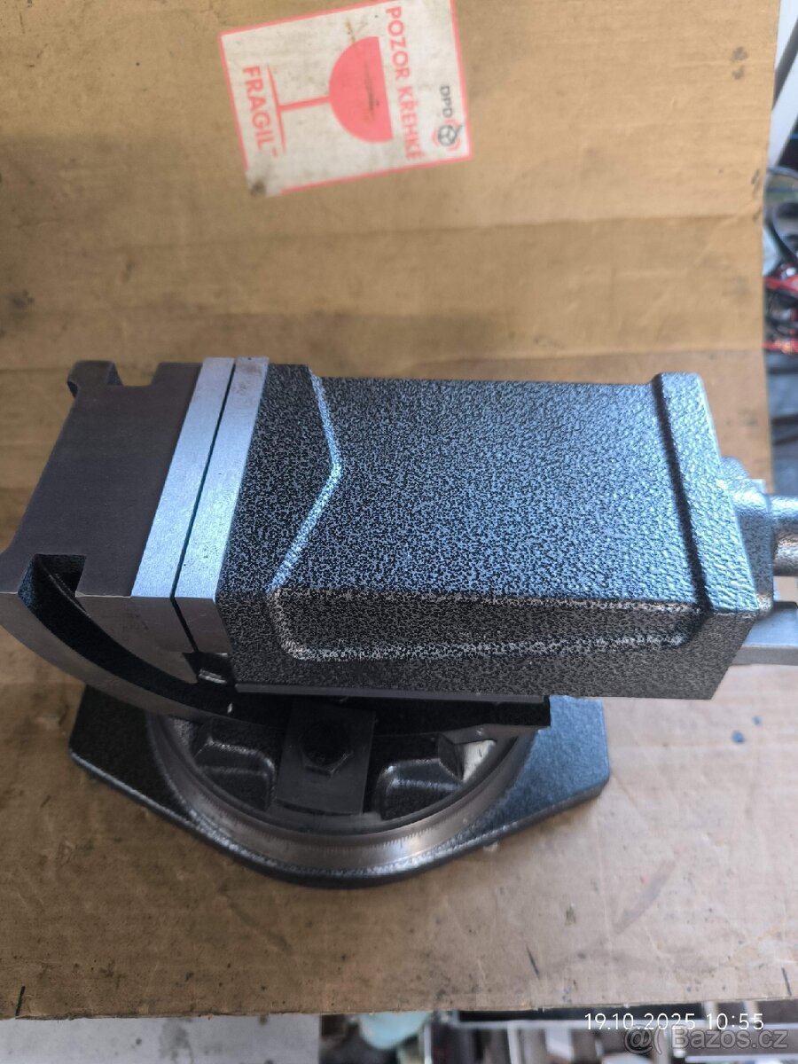 Otočný a sklopný svěrák jlk obráběcím strojům