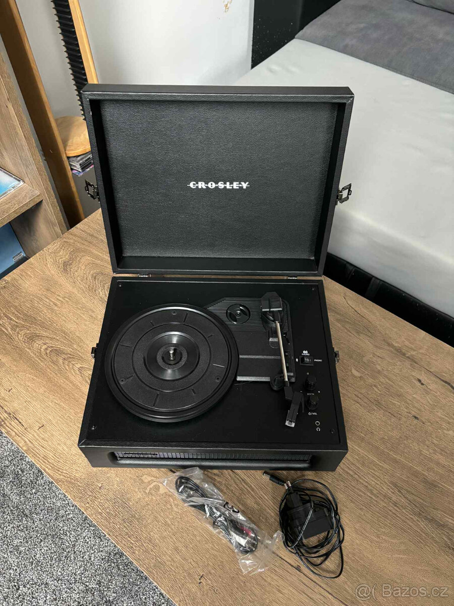 Gramofon Crosley Voyager BT černý