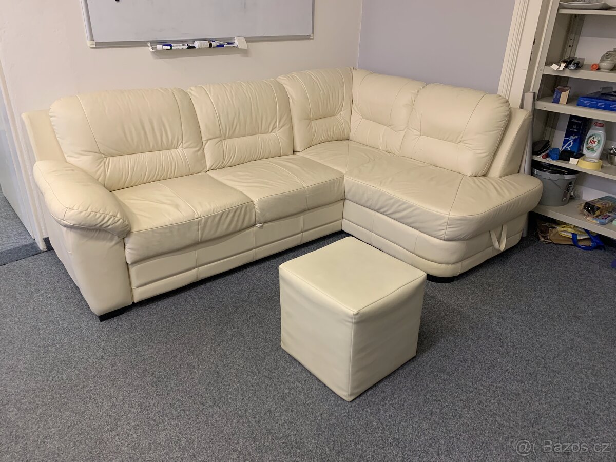 Rozkládací kožená pohovka s taburetem - bílá kůže