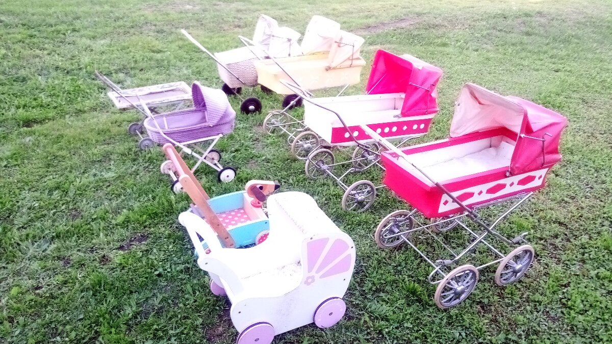 Staré dětské kočárky-retro