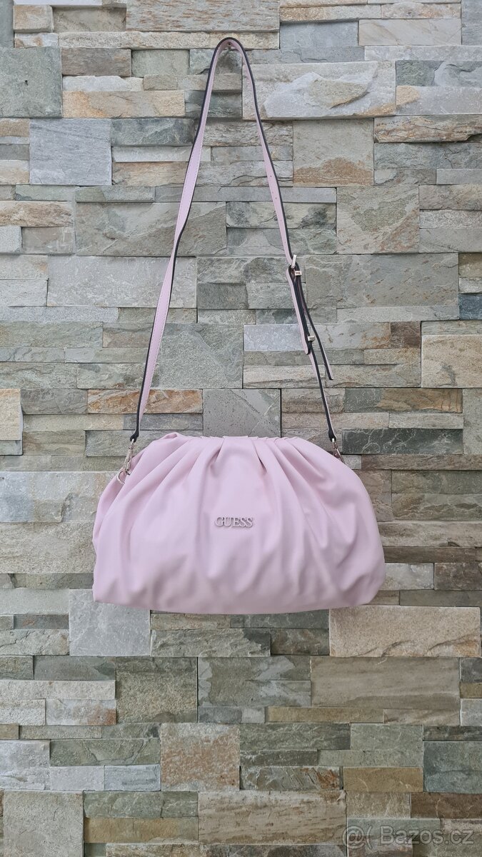 Růžová Guess