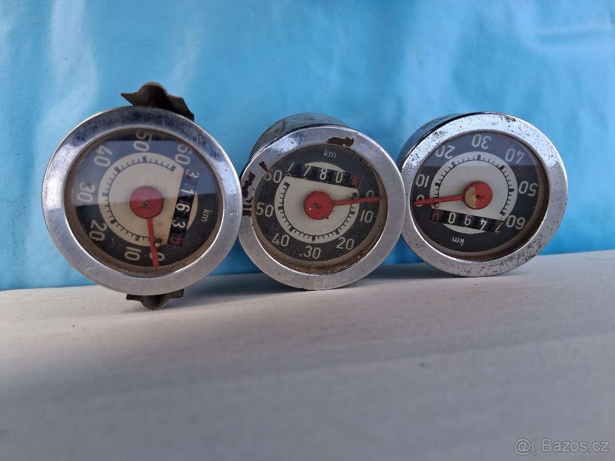 Tachometr Jawetta a Stadion.