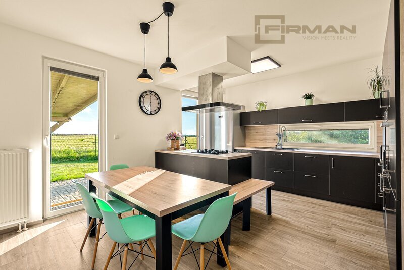 Prodej novostavby rodinného domu 5+kk 178m² v Úvalech.