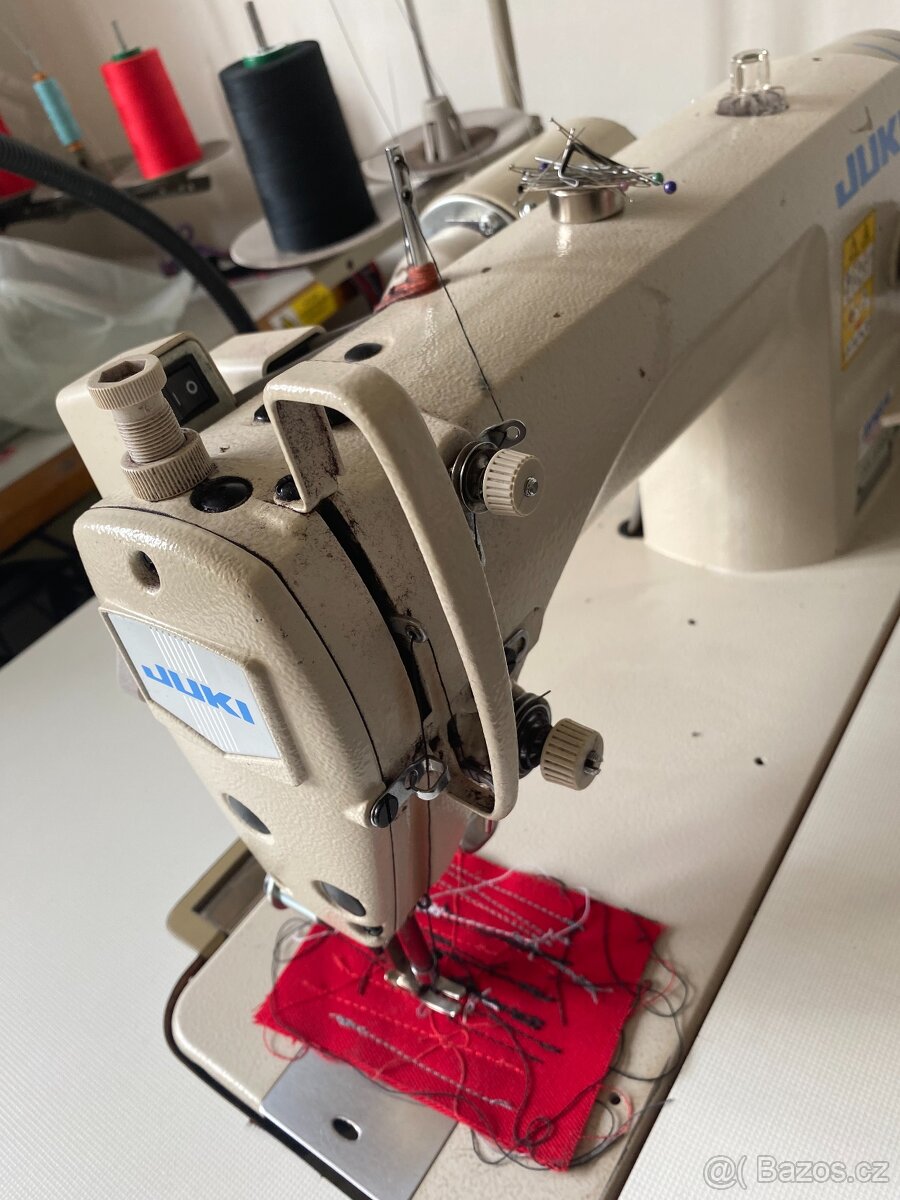 Jednojehlový šicí stroj Juki