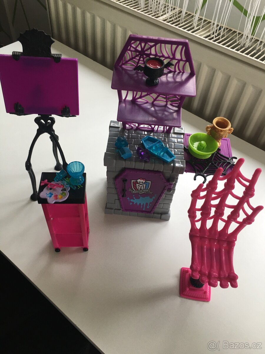 Dětský nábytek Monster High -Ateliér