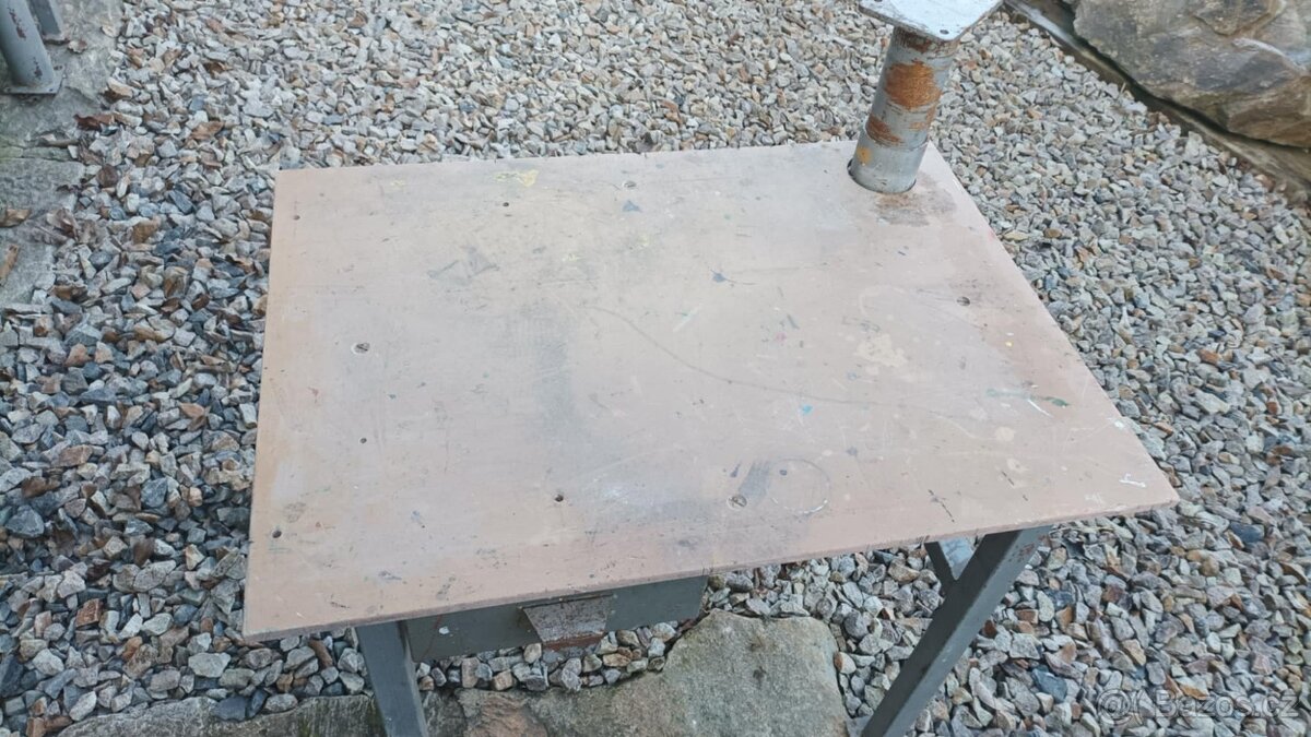 prodám pracovní stůl